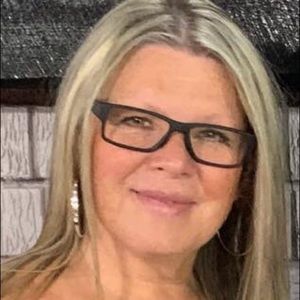 Meet your Posher, Connie